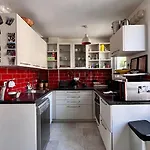 Large, Quiet, Family-friendly Floor Duplex * Paříž