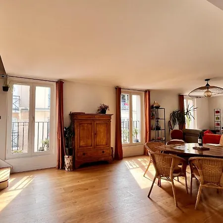 Large, Quiet, Family-friendly Floor Duplex Παρίσι