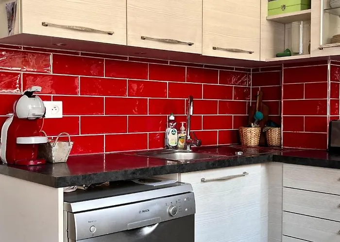 Large, Quiet, Family-friendly Floor Duplex *