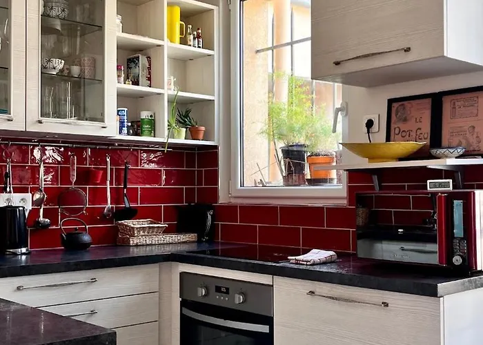 Large, Quiet, Family-friendly Floor Duplex Apartment