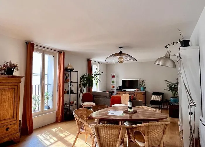 Large, Quiet, Family-friendly Floor Duplex Apartment