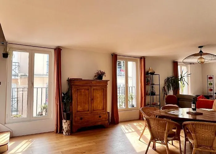 Large, Quiet, Family-friendly Floor Duplex Paris