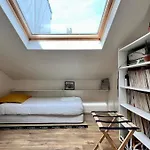 Large, Quiet, Family-friendly Floor Duplex *