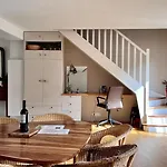 Large, Quiet, Family-friendly Floor Duplex Appartement Paris