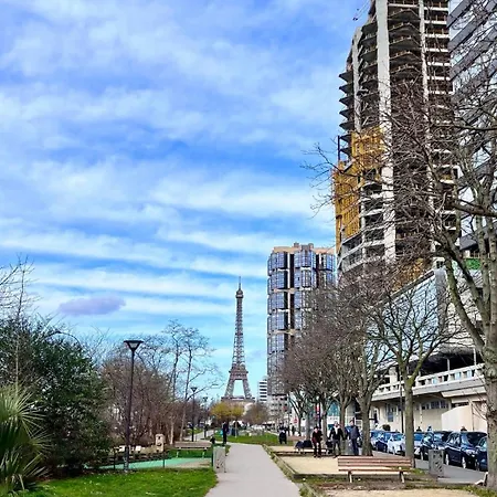 Large, Quiet, Family-friendly Floor Duplex Appartement Paris